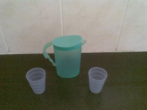 **ADORABLE** TUPPERWARE JUG WITH 2 GLASSES