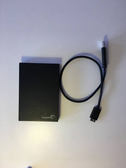 SEAGATE EXPANSION EXTERNAL/PORTABLE DRIVE 1TB / SRD00F1 / GREAT CONDITION
