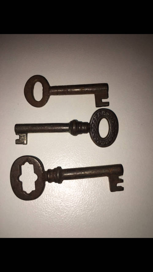 3 x Beautiful Small Vintage Keys