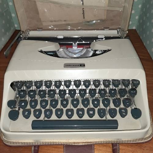 Portable Underwood 18 Typewriter