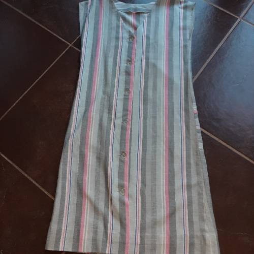 Beautiful Vintage Dress with button detail on back - Size 10