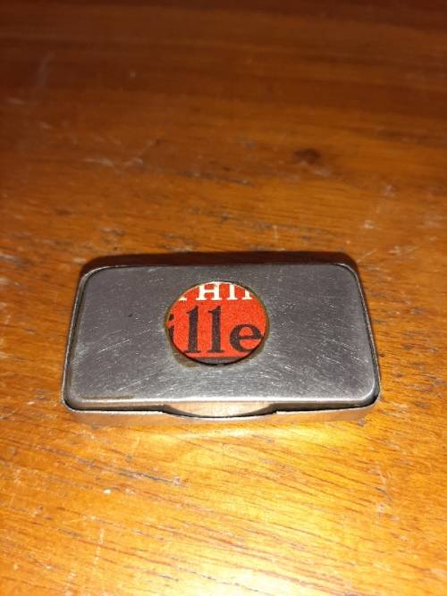 Vintage Razor Blade holder / case with 4 vintage blades - Lion and Gillette