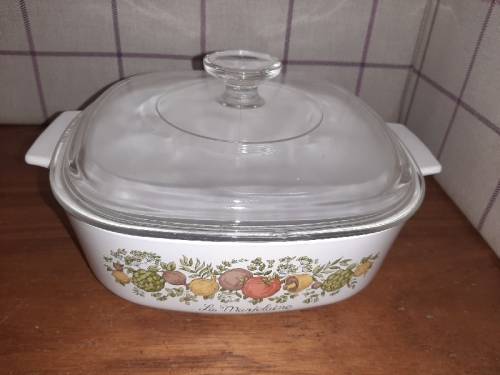 Corning Ware 2 Liter Dish with lid