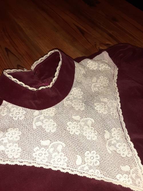 Beautiful Vintage Maroon Velvet and Lace Dress - Size 9