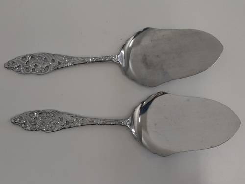 2 x Elwezetta Cake Lifters