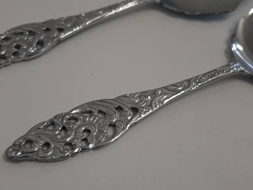 2 x Elwezetta Cake Lifters
