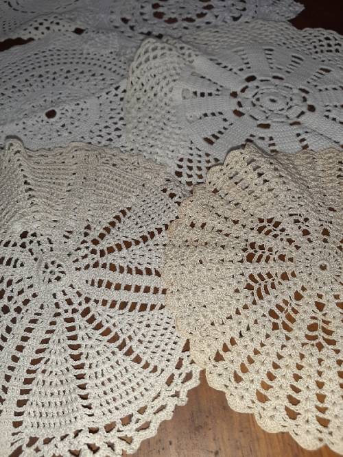 6 x Vintage Beautiful Finely Crochet Doilies