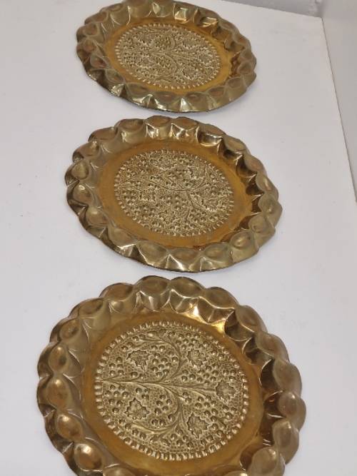 Set of 3 Beautiful Brass Wall plates - Diameter - 21cm each