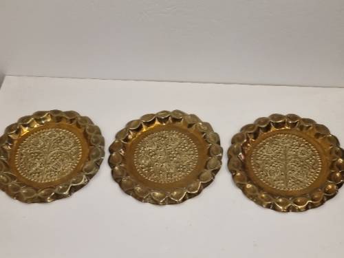 Set of 3 Beautiful Brass Wall plates - Diameter - 21cm each