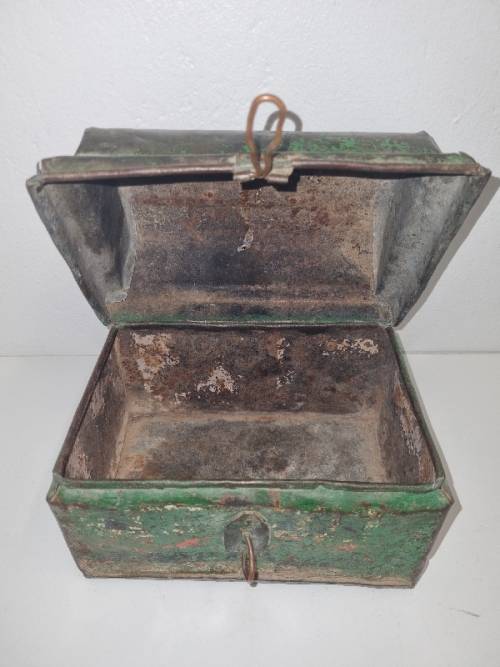 Vintage Green Tin Container / Metal box - Lots of character - Retro Box