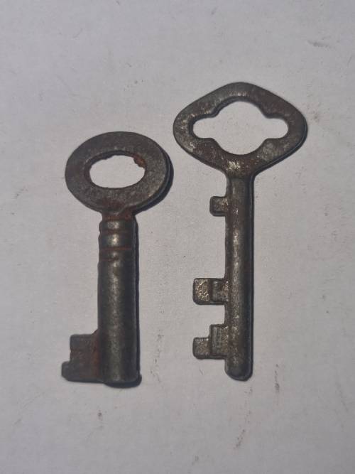 2 x Small Vintage Keys