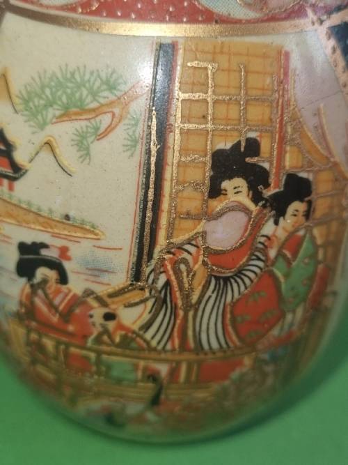 Beautiful Hand painted Satsuma Egg with gold detail - Geisha girls