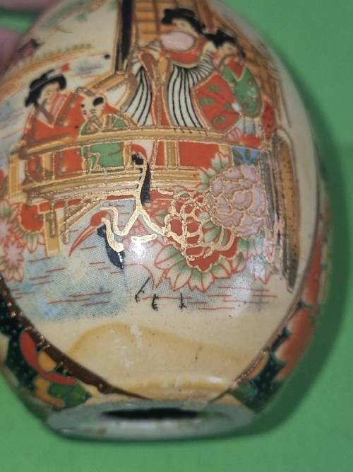 Beautiful Hand painted Satsuma Egg with gold detail - Geisha girls