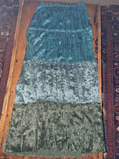 Beautiful Ombre Skirt - Size 8