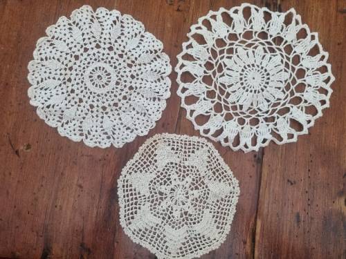 3 x Small Doilies