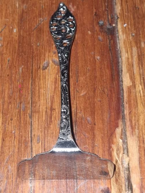 Vintage Baby Food Pusher - Elwezetta