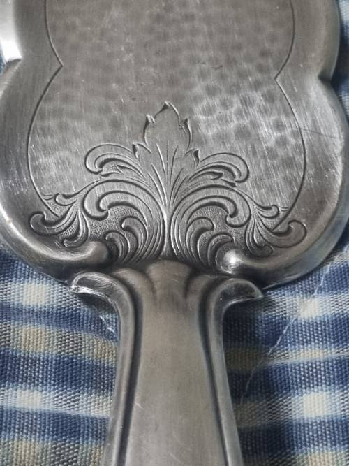 Beautiful Vintage Cake Lifter