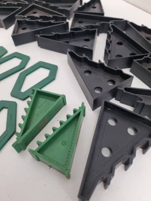 Scalextric Track and Bridge support - 35 pieces