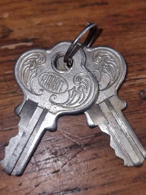 2 x Small Vintage Keys - 4.5cm each