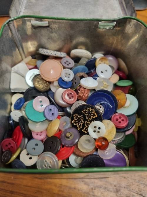 Vintage Tin filled with joblot buttons