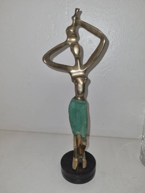 Brass Ornament on wooden base - Lady figurine - Height - 28cm
