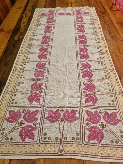 Beautiful Runner - 112cm x 47cm