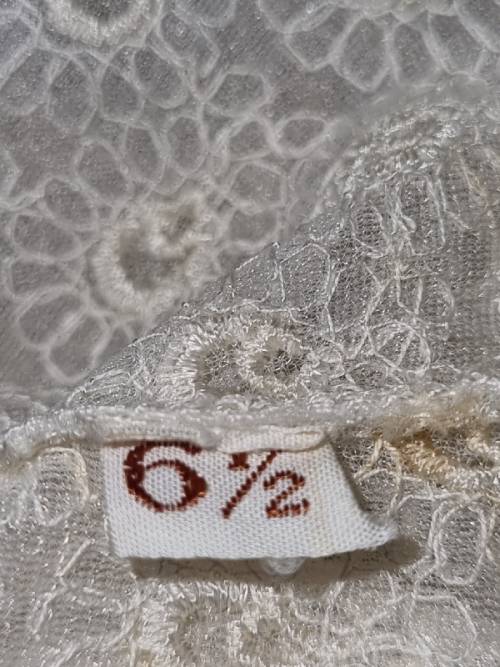 Beautiful Pair of Vintage Lace Gloves - Size 6 1/2