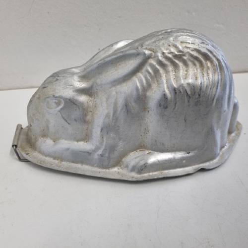 Vintage Swan Brand Rabbit Shaped Jelly Mould - England - 20cm x 12cm x 10cm