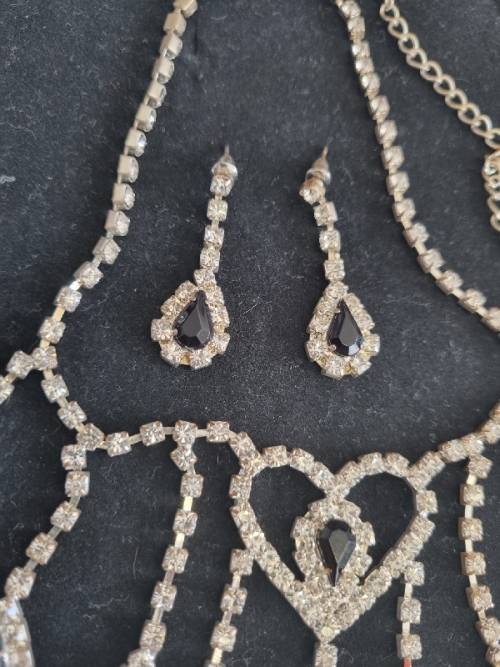 Costume Jewelry Set - Necklace and earrings