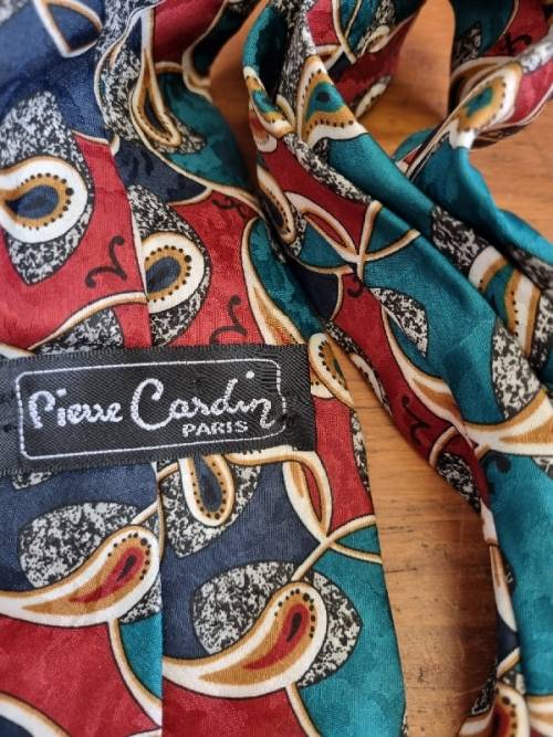 Beautiful Pierre Cardin Paris Tie