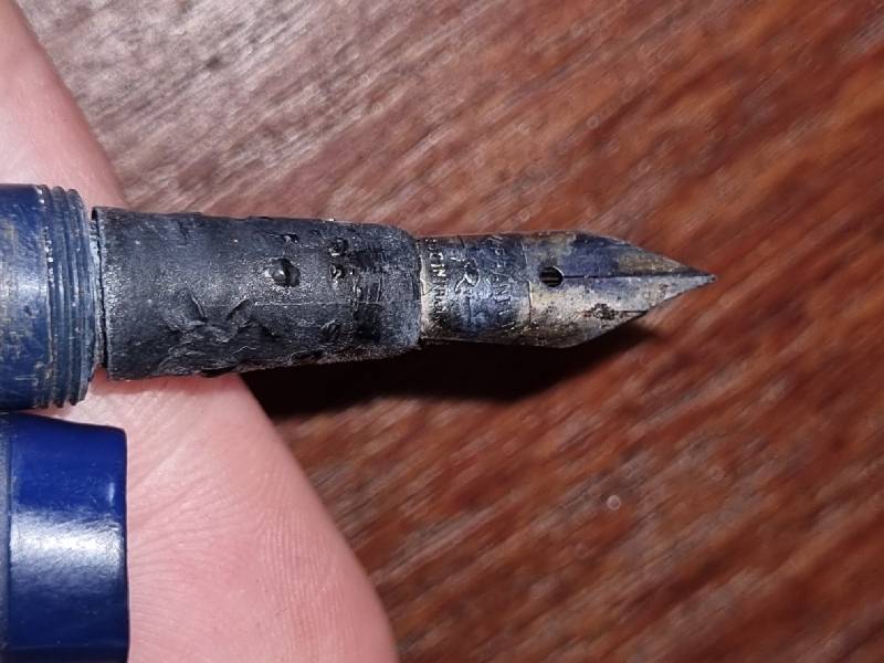 Vintage Fountain Pen - See pictures