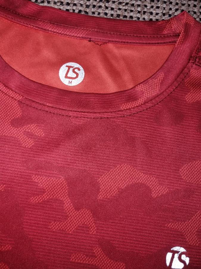Red Dri-Tech T-Shirt - Size M - Totalsports
