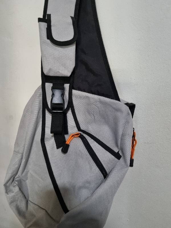 Reebok shoulder cross over bag with lots of storage space