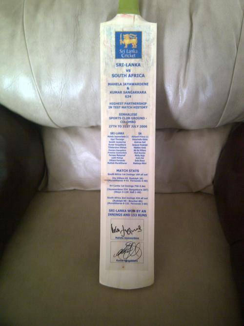 624** SANGAKARRA AND JAYAWARDENA RECORD BAT **