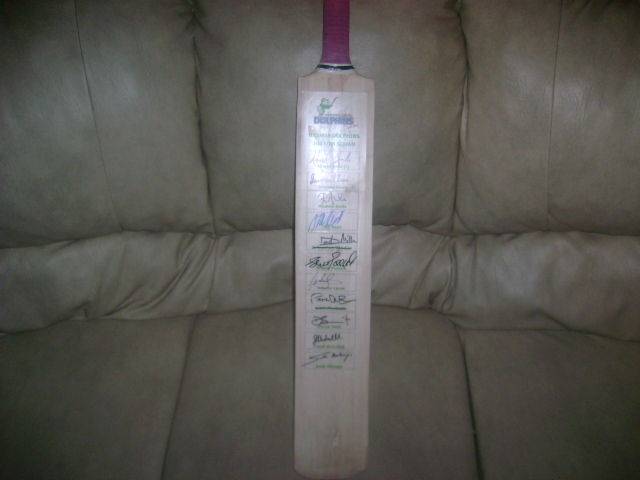 SIGNED DOLPHINS 2007-08 BAT - POLLOCK - AMLA AND KHAN