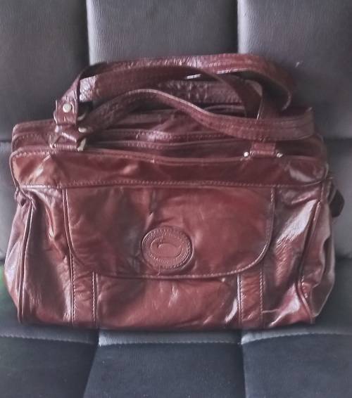 Vintage genuine leather Dooney and Bourke handbag