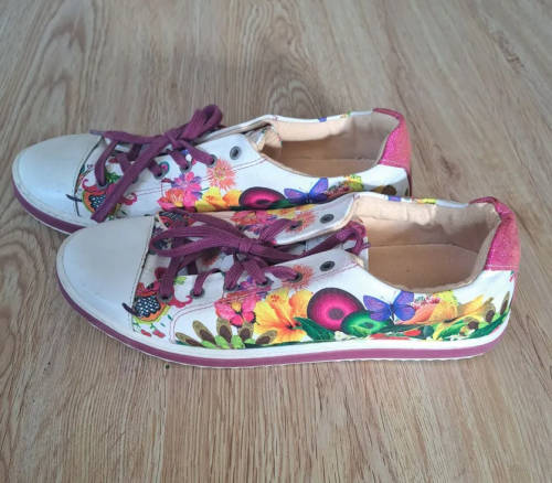 Gorgeous Desigual sneakers!