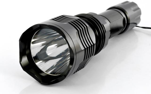 CREE XML U2 LED Flashlight - 550 Lumens White Light, 5 Modes, 500m Range, Waterproof - G490