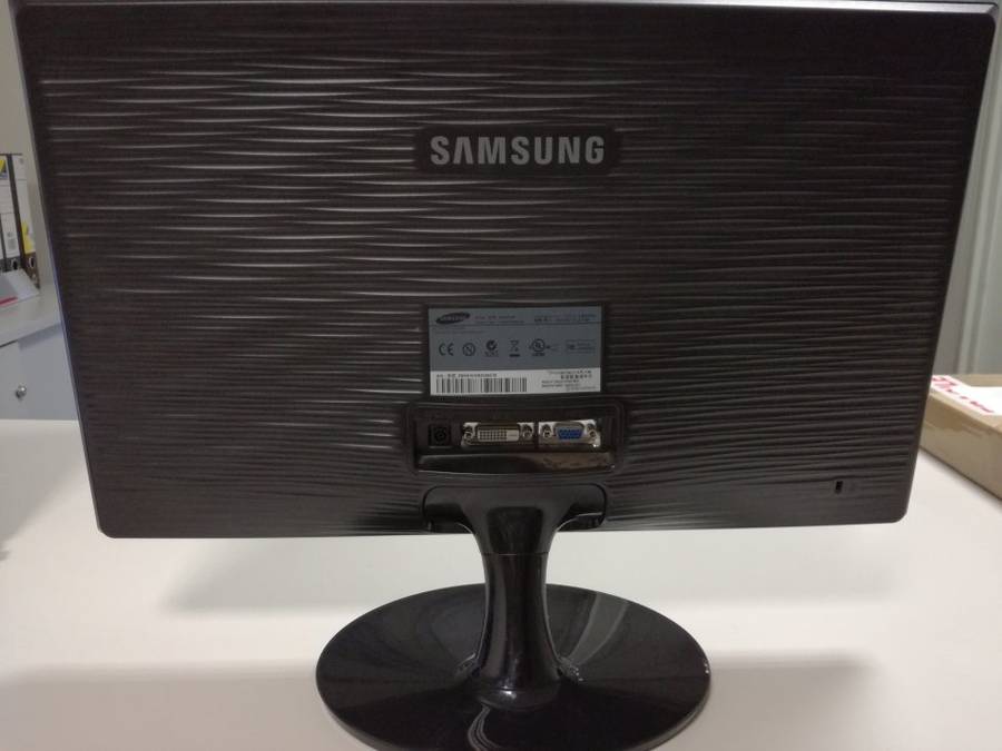 Samsung 19.5 S20A300B Widescreen LED-Backlit Monitor