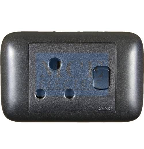 Onesto 4×2 Single Switched Horizontal Socket  Black