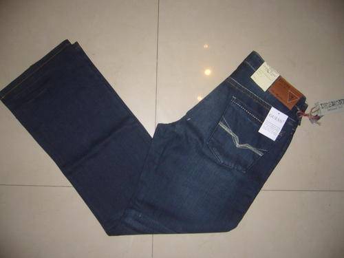 GUESS - DESMOND RELAXED FIT - SIZE 32 - DONT MISS CLEARING OUT SALE -