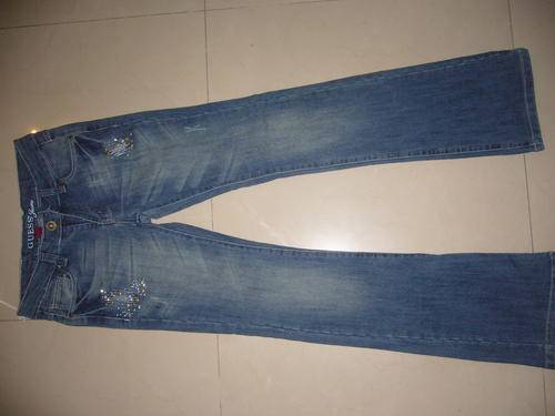 GUESS - SIZE 28 - BOOTLEG DENIMS - DONT MISS GREAT FIT -