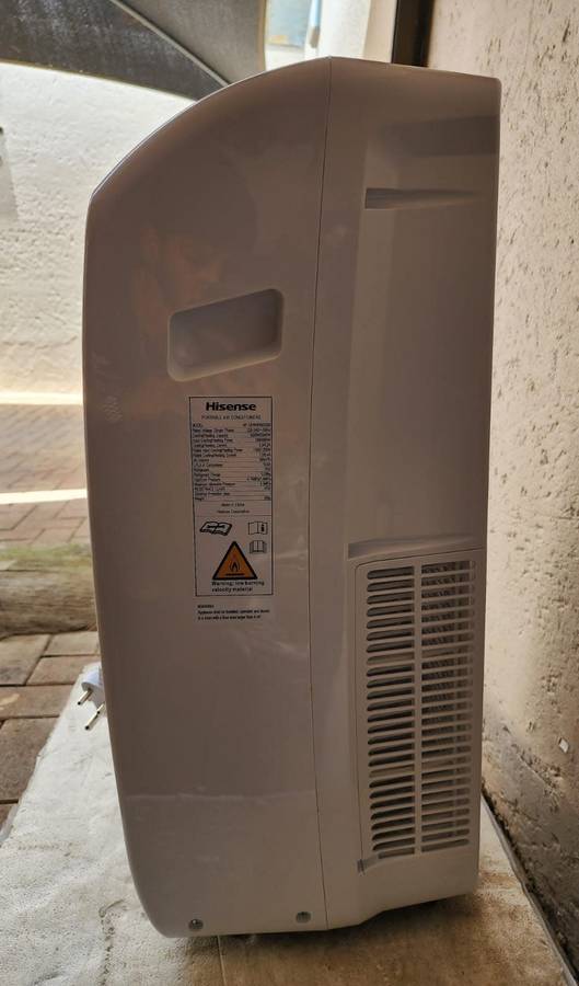 Hisense 12000Btu Portable Air Conditioner with Heating Function - White ( Box slightly damaged )