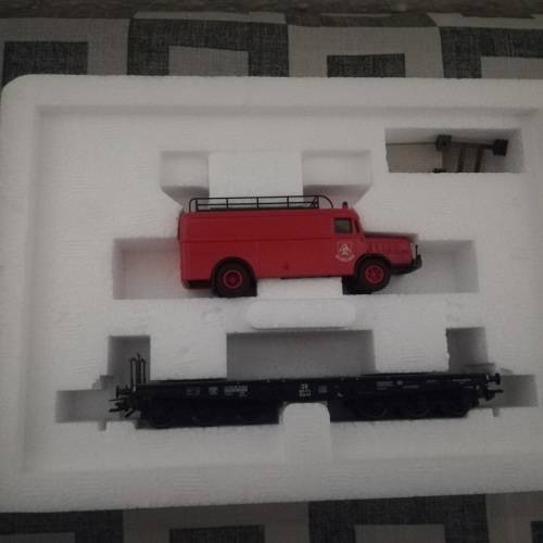 Marklin Heavy Duty Flat Car With Fire Truck HO