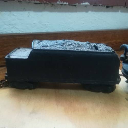 Lionel Steam Train 1666 with Tender 0 Gauge