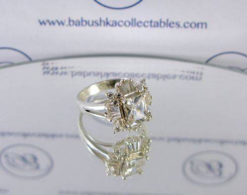Stylish Vintage 925 Sterling Silver Cluster Ring withCrystals.