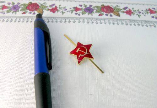 Original Russian (USSR) Army Military Hummer & Sickle Star Badge.