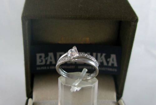 SALE!!! Elegant 9 Carat White Gold Cluster Ring with CZ Crystals. Certified.