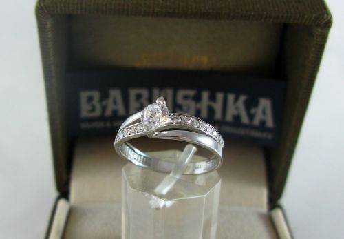 SALE!!! Elegant 9 Carat White Gold Cluster Ring with CZ Crystals. Certified.