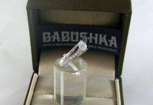 SALE!!! Elegant 9 Carat White Gold Cluster Ring with CZ Crystals. Certified.